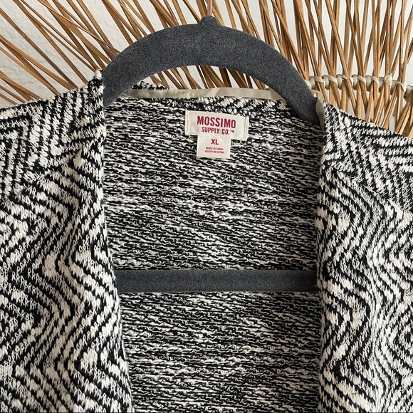 Black and white knit sweater - Picture 2 of 3